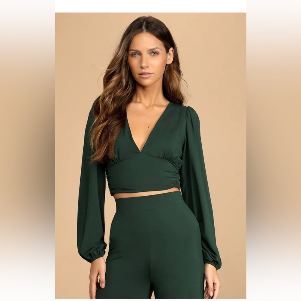 NWOT Ready to Relax Emerald Green Long Sleeve Tie-Back Crop Top